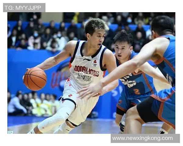 郭艾伦表现出色11投7中斩获16分5助攻正负值高达22为球队贡献巨大