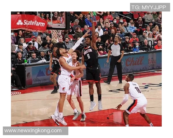 克洛尼首节火力全开四记三分狂砍13分1板1断展现神准外线能力 克洛尼首节火力全开四记三分狂砍13分1板1断展现神准外线能力