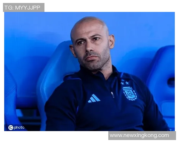 季后赛即将开启贝克汉姆现身迈阿密训练场与马斯切拉诺热烈交流