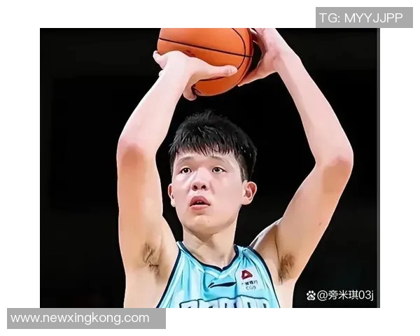 杨瀚森精彩单打尤班克斯背运转身动作大个子难以企及的绝技